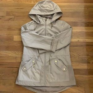 Int’l details - tan rain jacket w/removable hood